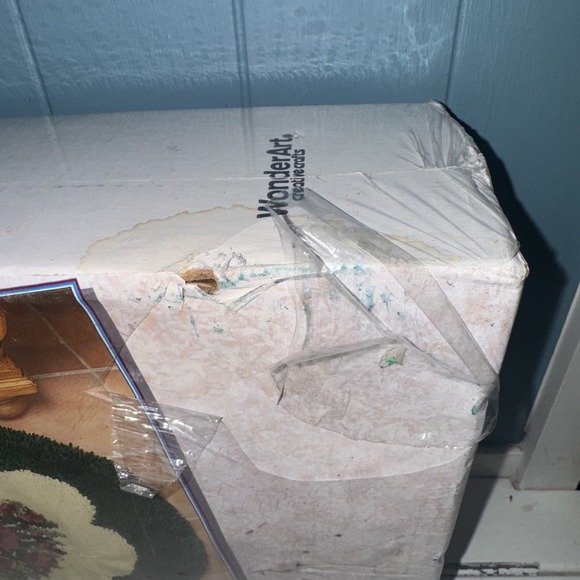 Caron WonderArt Latch Hook Rug Kit Country Garden Roses 34 x 50 New 4495 - Picture 2 of 6